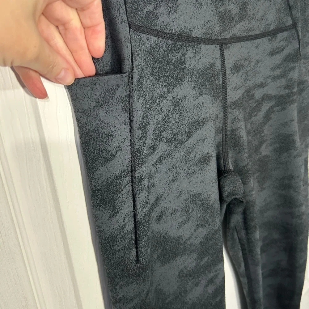 The North Face W Sunset Jacquard Leggings. Black. Womens size Medium. UPF 40+ - Picture 3 of 9